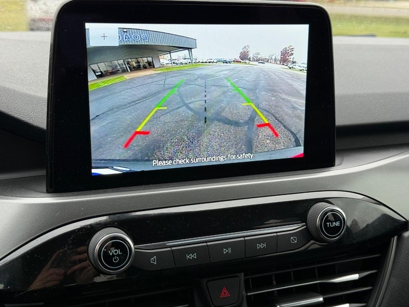 Ford Escape Vehicle Full-screen Gallery Image 17