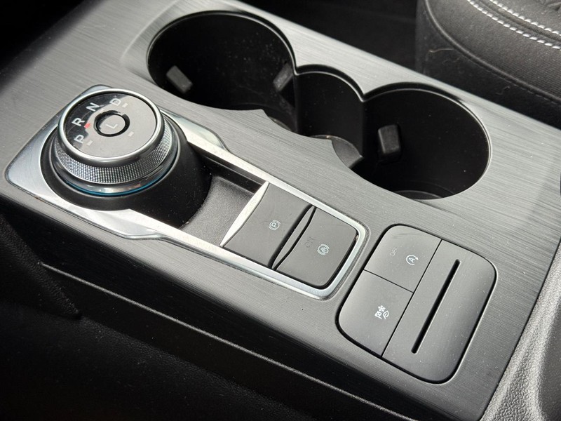 Ford Escape Vehicle Full-screen Gallery Image 19