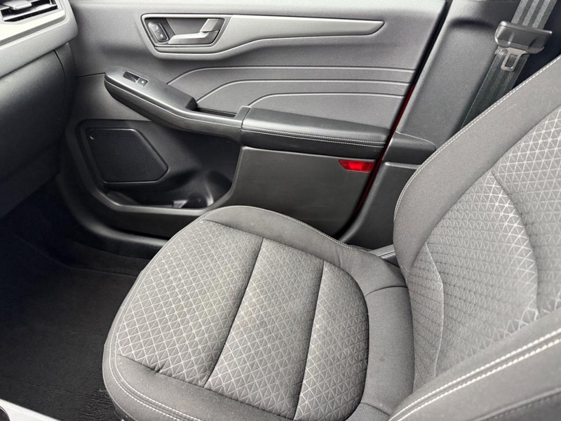 Ford Escape Vehicle Full-screen Gallery Image 20