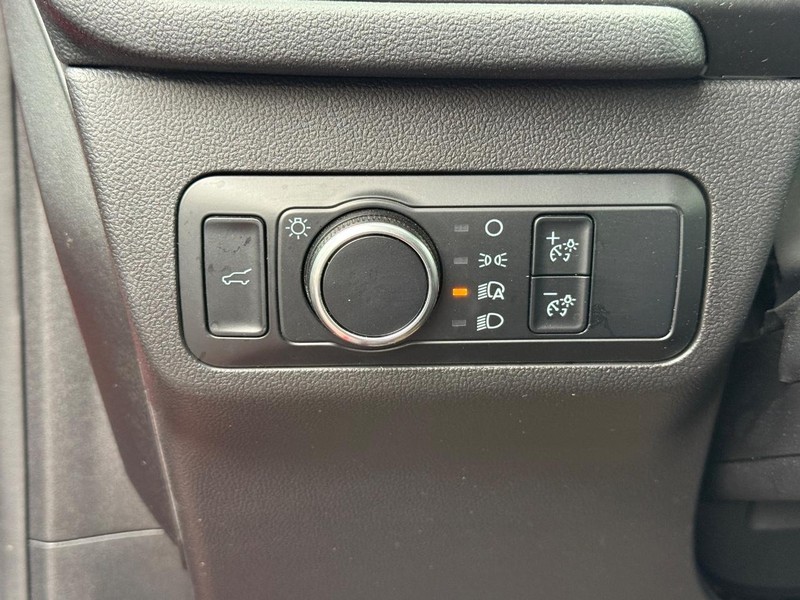 Ford Escape Vehicle Full-screen Gallery Image 22