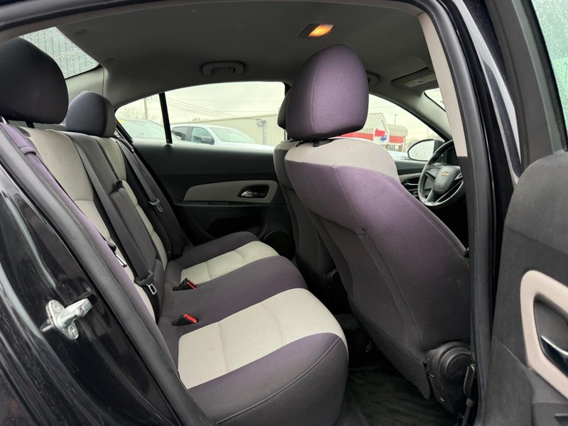 Chevrolet Cruze Vehicle Full-screen Gallery Image 09