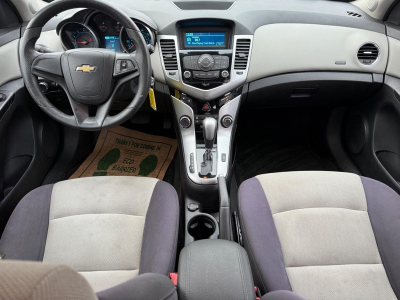 Chevrolet Cruze Vehicle Full-screen Gallery Image 10