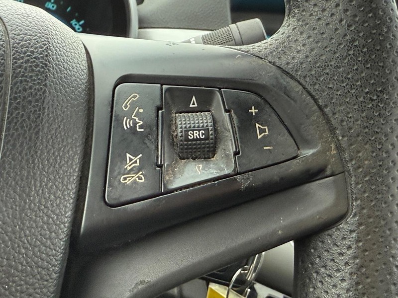 Chevrolet Cruze Vehicle Full-screen Gallery Image 12