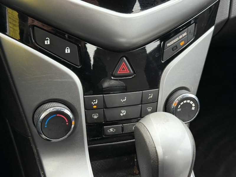 Chevrolet Cruze Vehicle Full-screen Gallery Image 14