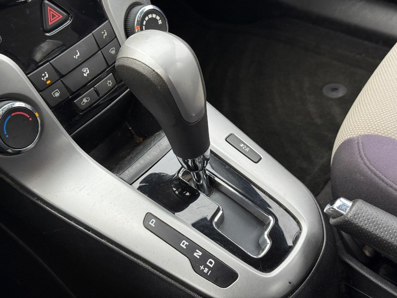 Chevrolet Cruze Vehicle Full-screen Gallery Image 15