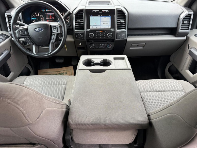 Ford F-150 Vehicle Full-screen Gallery Image 12