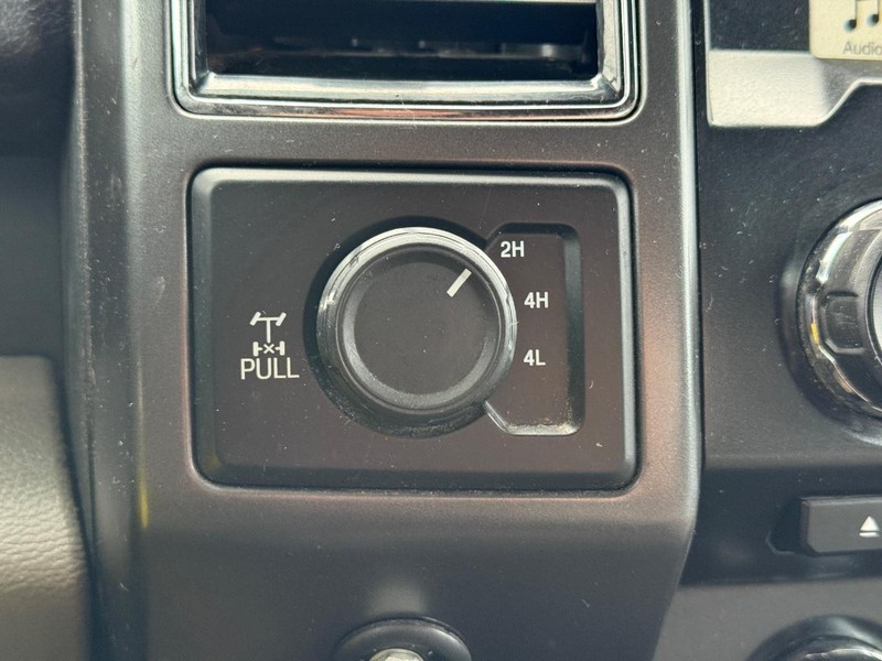 Ford F-150 Vehicle Full-screen Gallery Image 16