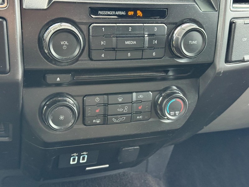 Ford F-150 Vehicle Full-screen Gallery Image 19