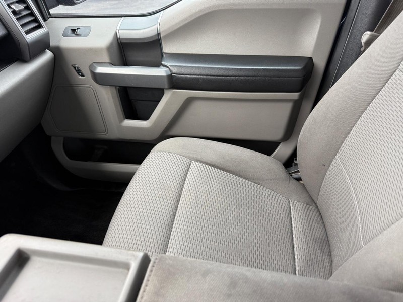 Ford F-150 Vehicle Full-screen Gallery Image 21