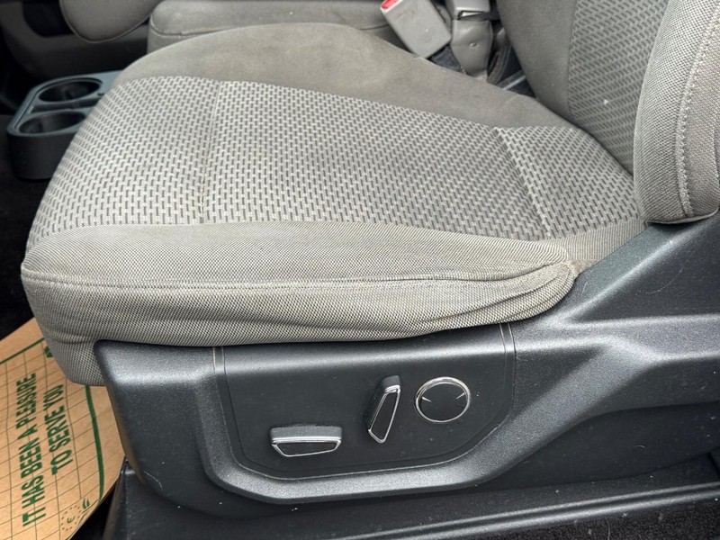 Ford F-150 Vehicle Full-screen Gallery Image 25