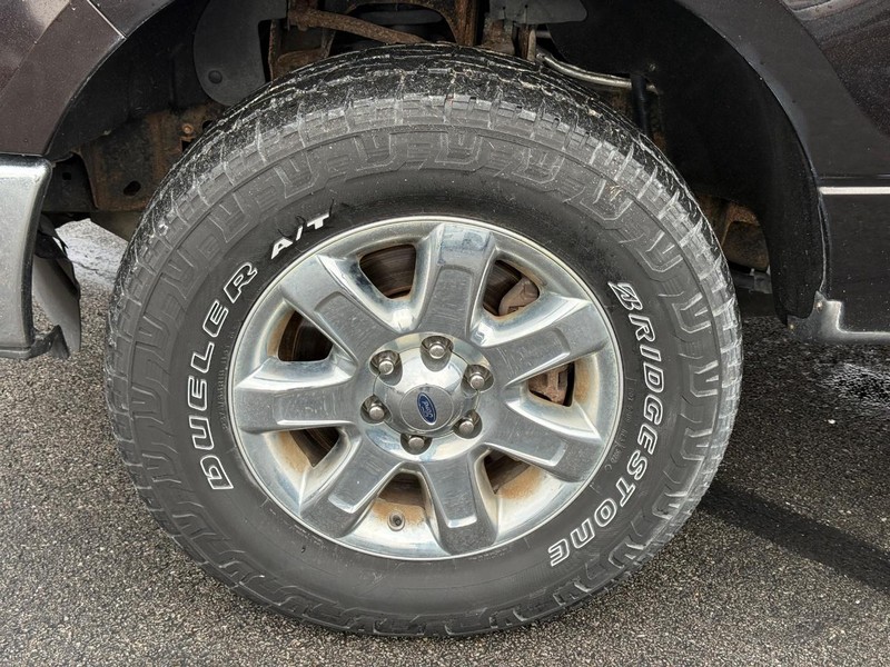 Ford F-150 Vehicle Full-screen Gallery Image 08