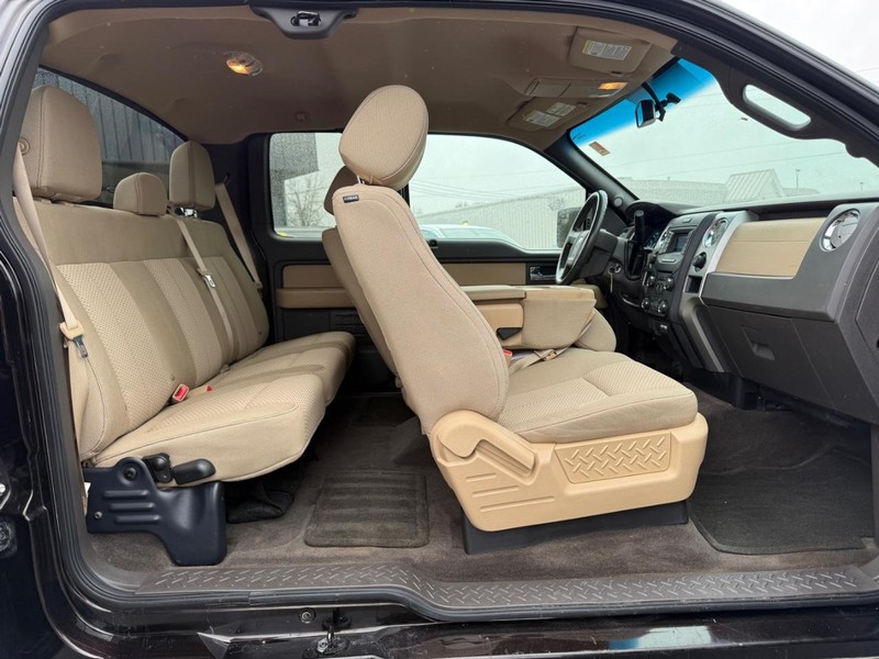 Ford F-150 Vehicle Full-screen Gallery Image 11