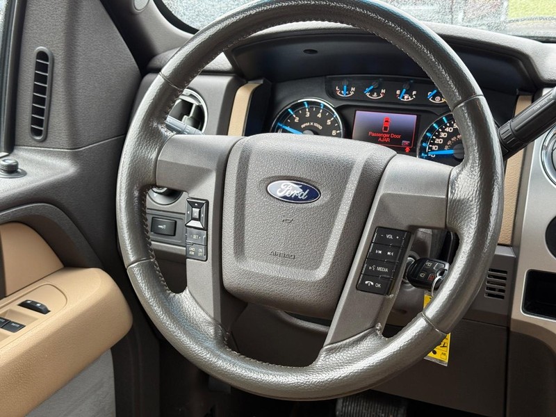 Ford F-150 Vehicle Full-screen Gallery Image 13