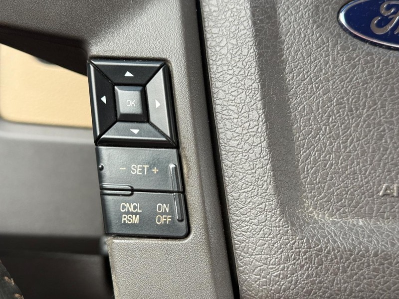 Ford F-150 Vehicle Full-screen Gallery Image 14