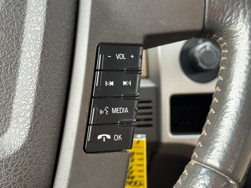 Ford F-150 Vehicle Full-screen Gallery Image 15