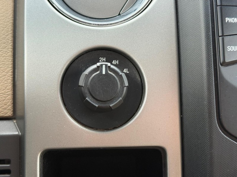 Ford F-150 Vehicle Full-screen Gallery Image 16