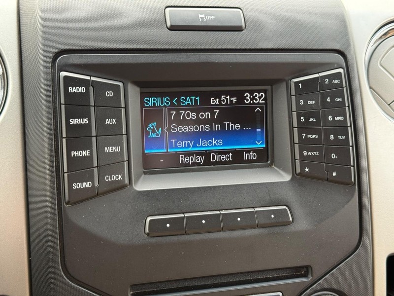 Ford F-150 Vehicle Full-screen Gallery Image 17