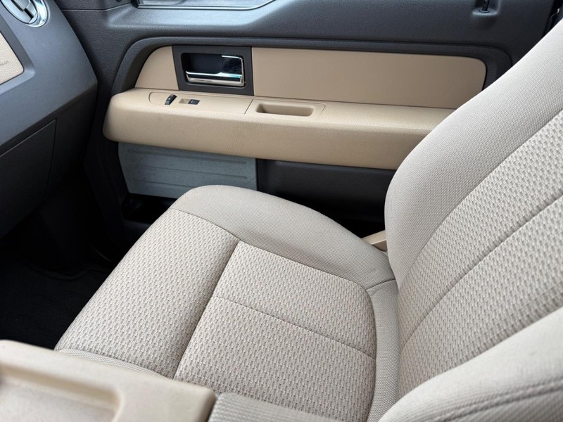 Ford F-150 Vehicle Full-screen Gallery Image 20