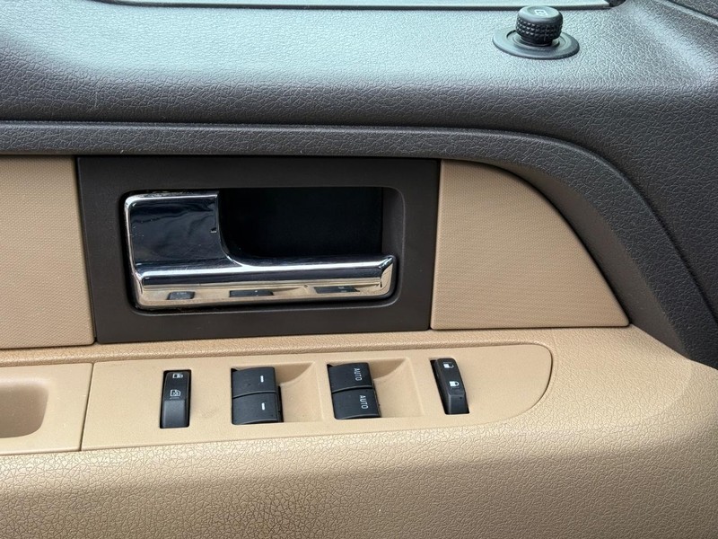 Ford F-150 Vehicle Full-screen Gallery Image 22