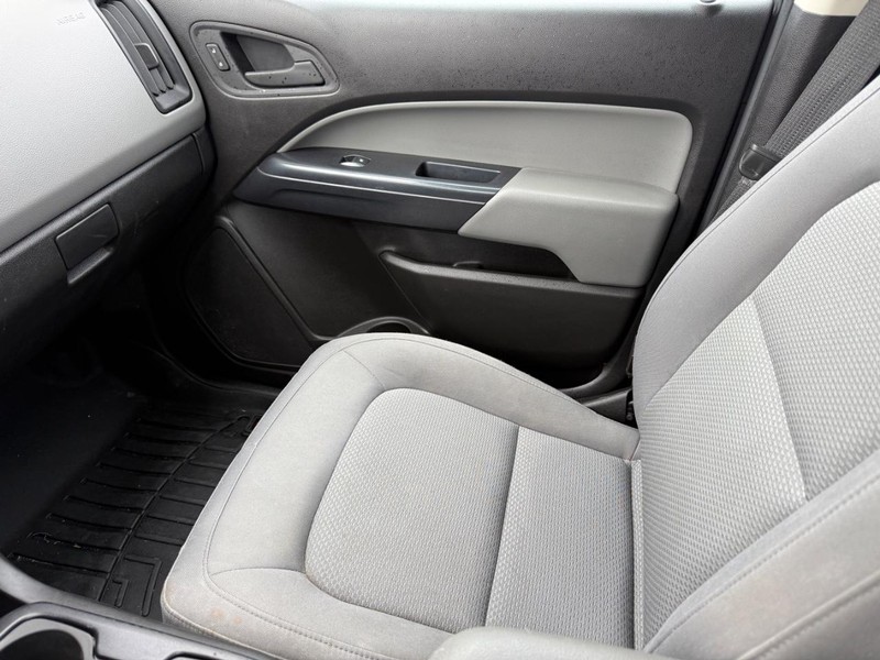 Chevrolet Colorado Vehicle Full-screen Gallery Image 18