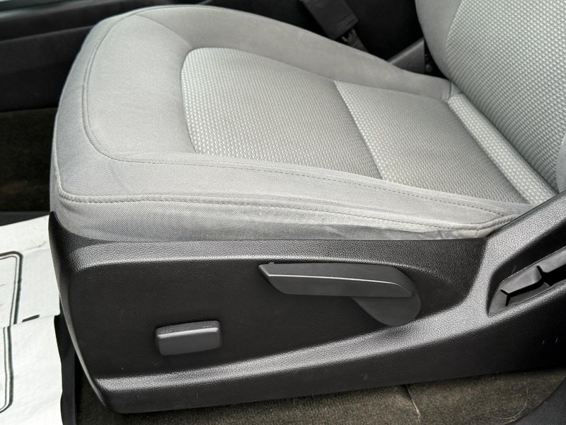 Chevrolet Colorado Vehicle Full-screen Gallery Image 22