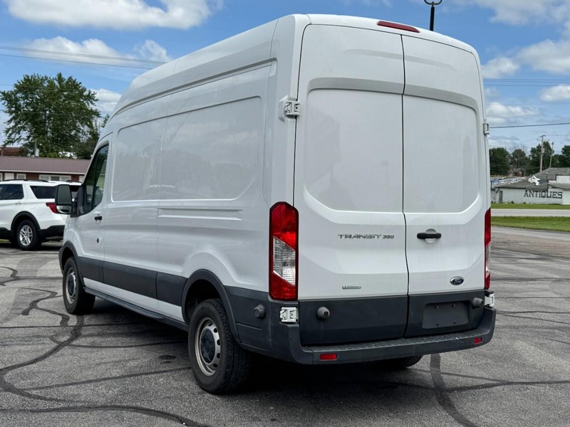 Ford Transit Cargo Van Vehicle Full-screen Gallery Image 06