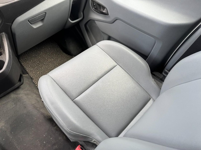 Ford Transit Cargo Van Vehicle Full-screen Gallery Image 17