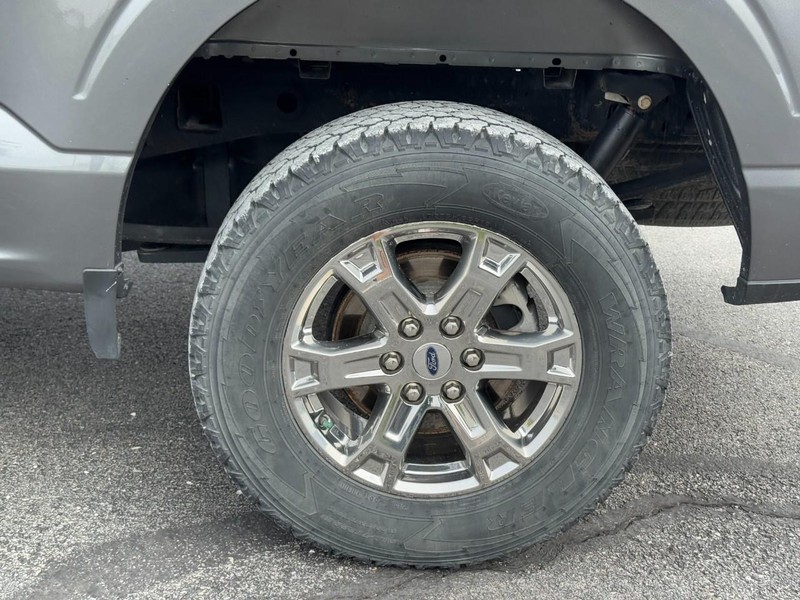 Ford F-150 Vehicle Full-screen Gallery Image 07