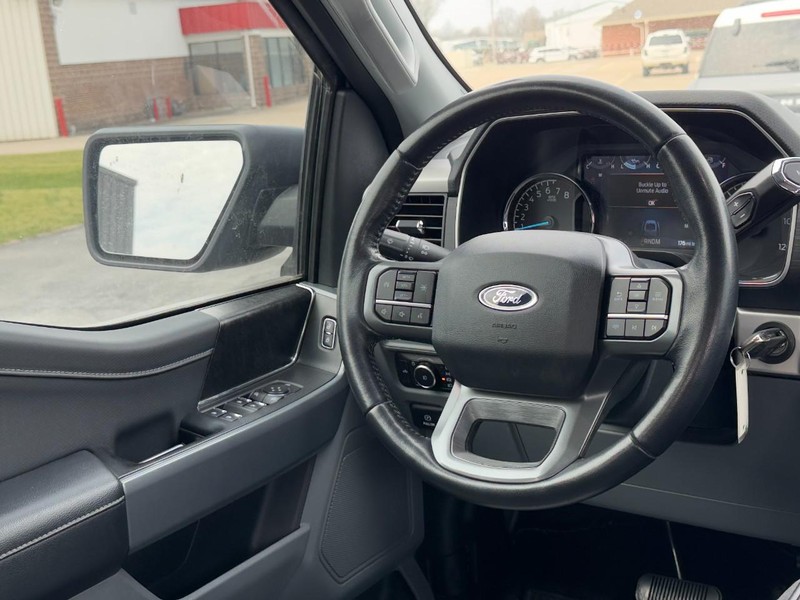 Ford F-150 Vehicle Full-screen Gallery Image 12