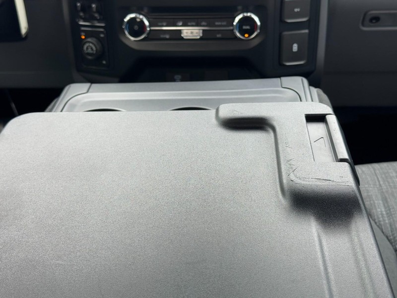 Ford F-150 Vehicle Full-screen Gallery Image 14