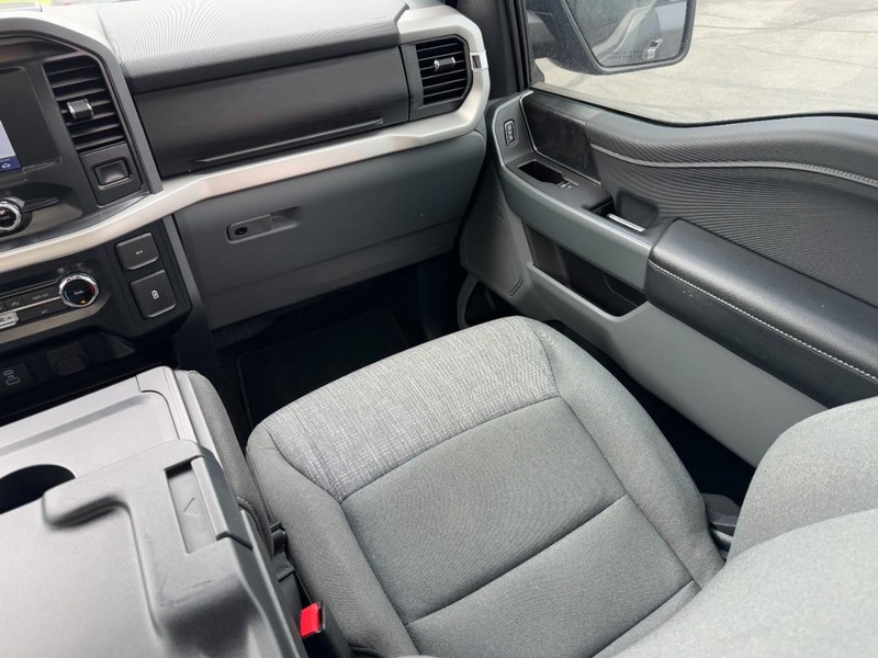 Ford F-150 Vehicle Full-screen Gallery Image 15
