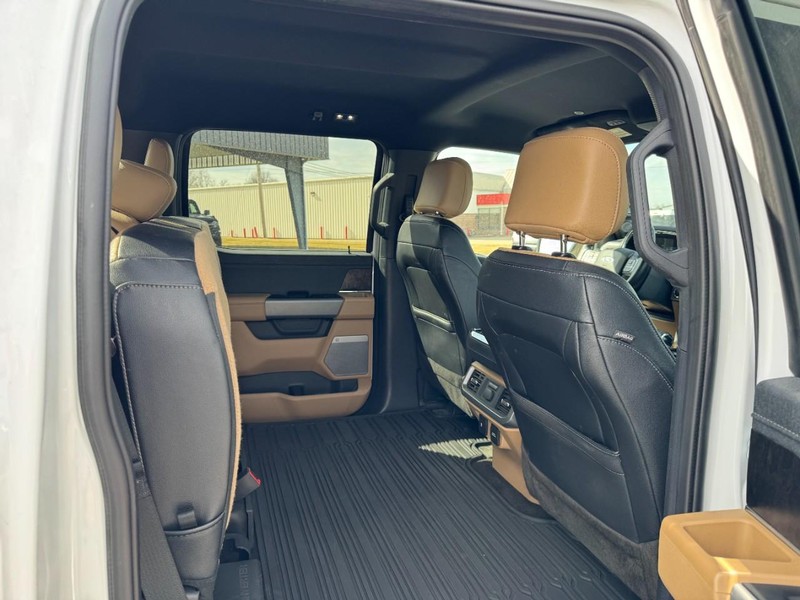Ford F-150 Vehicle Full-screen Gallery Image 10
