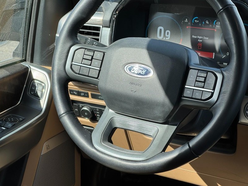 Ford F-150 Vehicle Full-screen Gallery Image 12