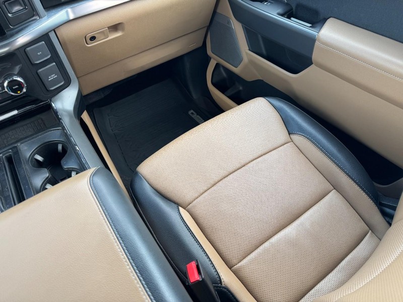 Ford F-150 Vehicle Full-screen Gallery Image 15