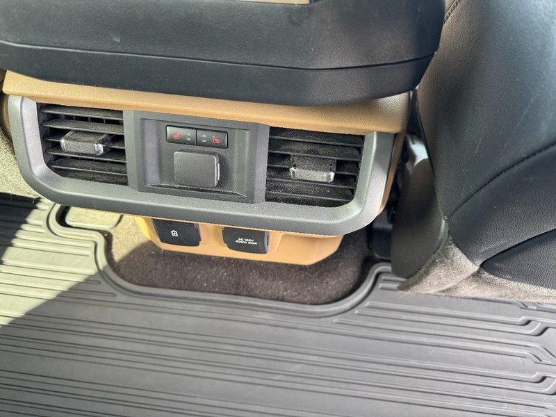 Ford F-150 Vehicle Full-screen Gallery Image 16