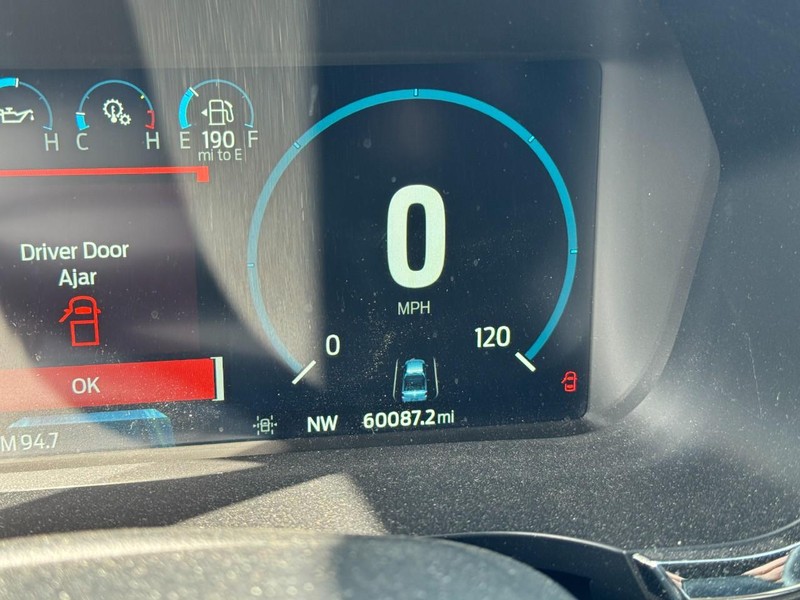 Ford F-150 Vehicle Full-screen Gallery Image 20