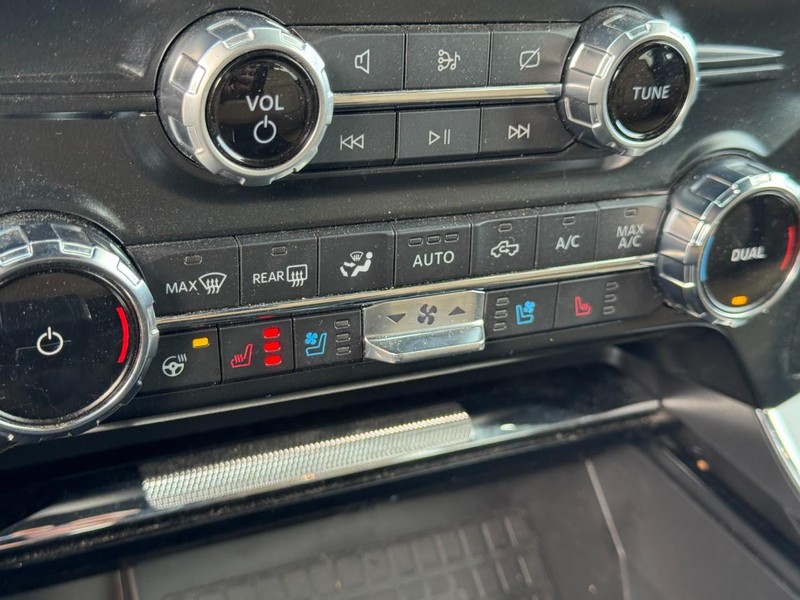 Ford F-150 Vehicle Full-screen Gallery Image 23