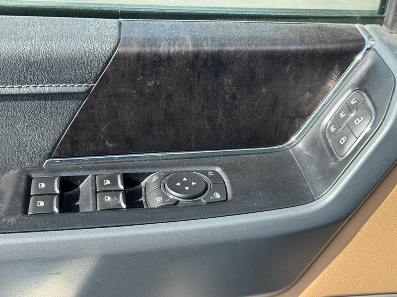 Ford F-150 Vehicle Full-screen Gallery Image 25