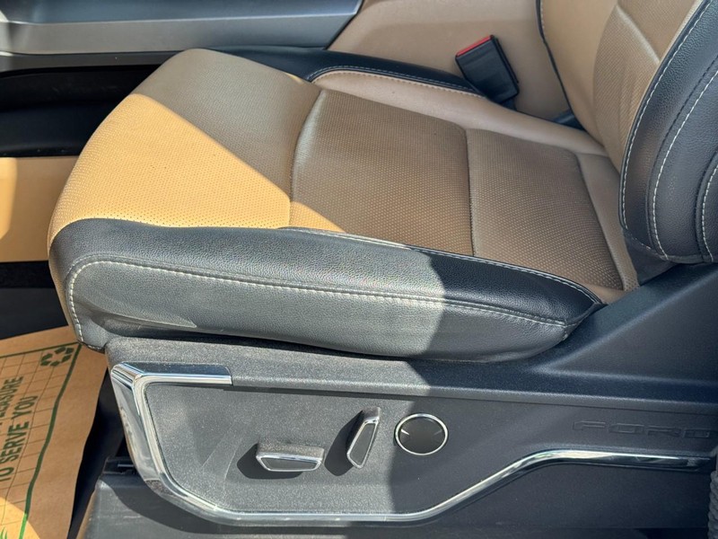 Ford F-150 Vehicle Full-screen Gallery Image 26