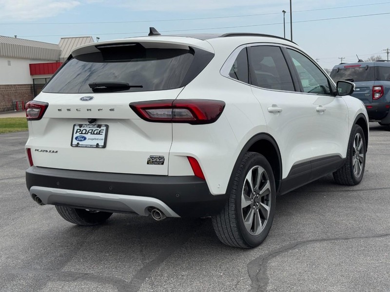 Ford Escape Vehicle Full-screen Gallery Image 03