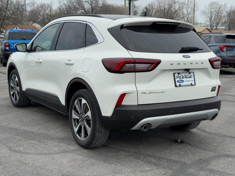 Ford Escape Vehicle Full-screen Gallery Image 06