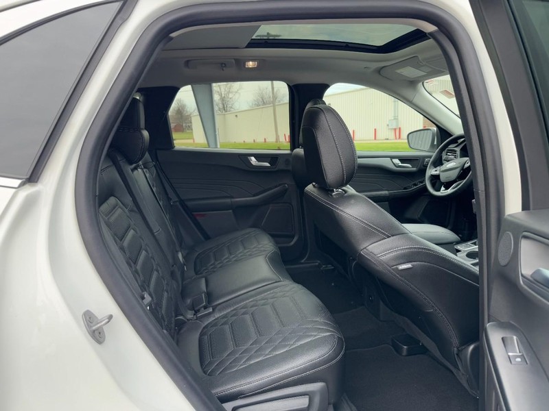 Ford Escape Vehicle Full-screen Gallery Image 10