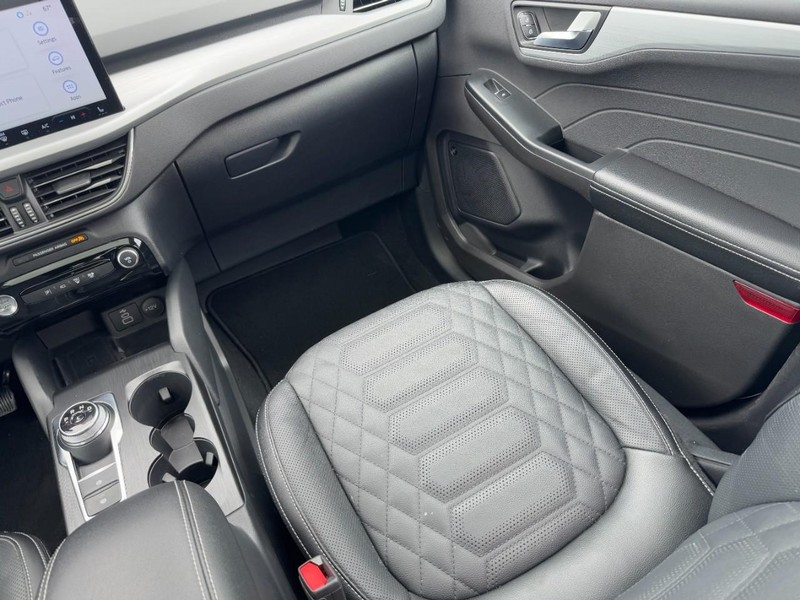 Ford Escape Vehicle Full-screen Gallery Image 15