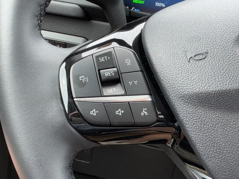 Ford Escape Vehicle Full-screen Gallery Image 17