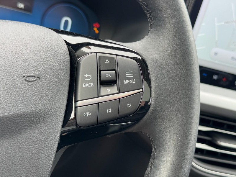 Ford Escape Vehicle Full-screen Gallery Image 18