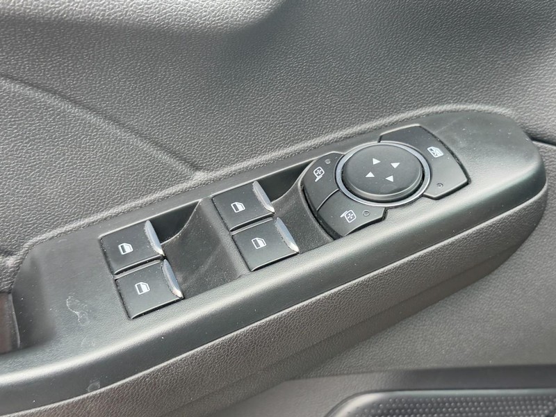 Ford Escape Vehicle Full-screen Gallery Image 24