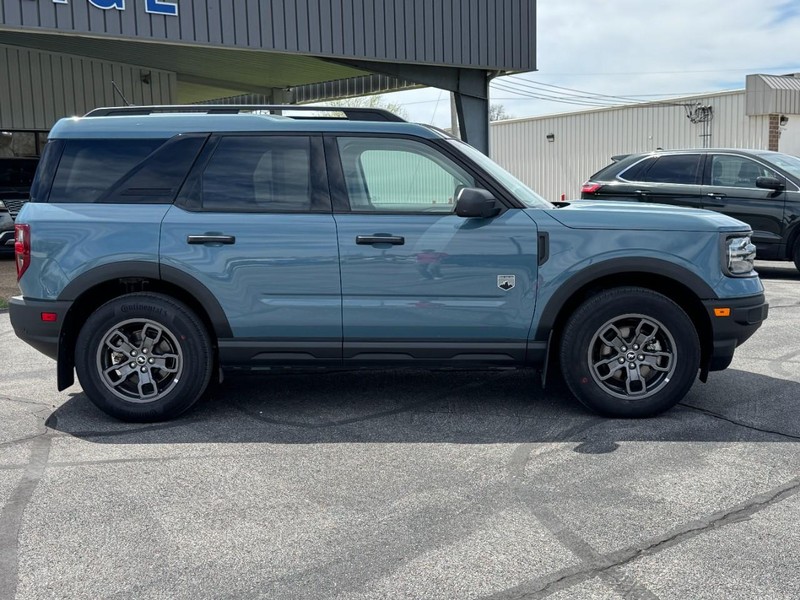 Ford Bronco Sport Vehicle Full-screen Gallery Image 02