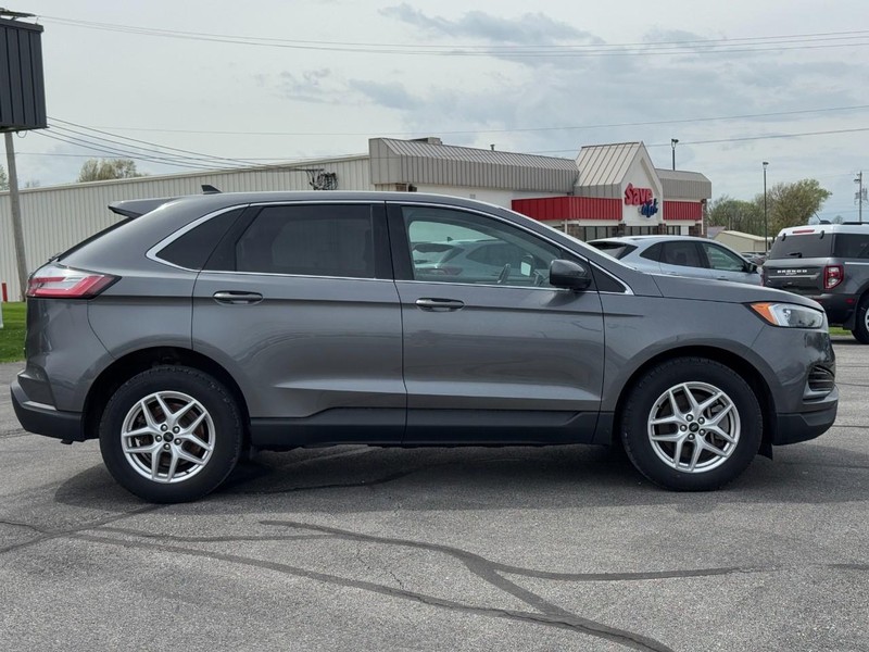 Ford Edge Vehicle Full-screen Gallery Image 02