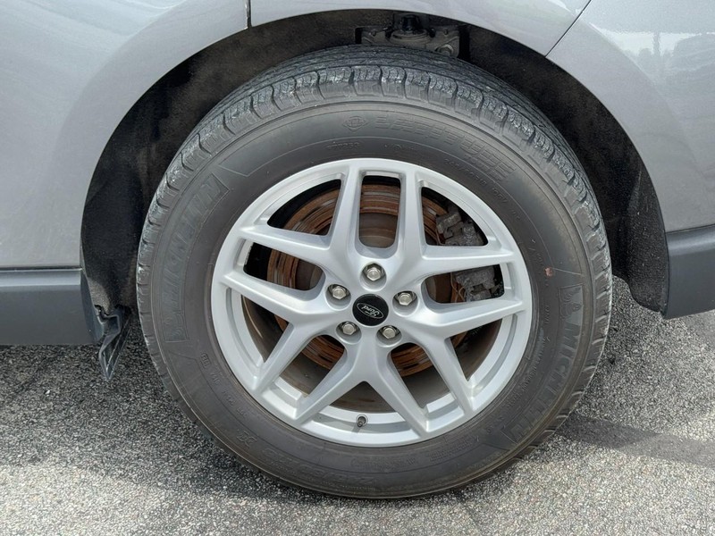 Ford Edge Vehicle Full-screen Gallery Image 07