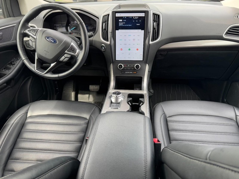 Ford Edge Vehicle Full-screen Gallery Image 11